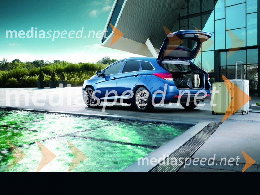 Hyundai i40Slovenska predstavitev osveženih avtomobilov Hyundai ix20 in i40