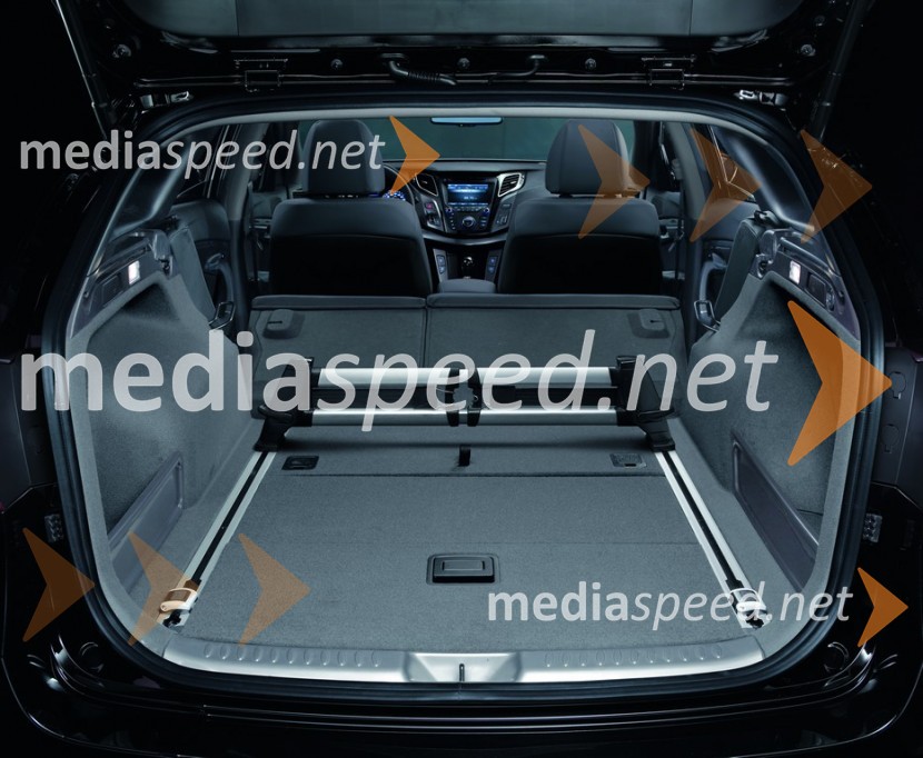 Hyundai i40Slovenska predstavitev osveženih avtomobilov Hyundai ix20 in i40