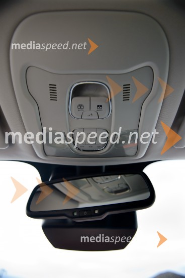 Jeep Renegade 2.0 Multijet 16v 140 AWD Limited, komande panoramskega stropaJeep Renegade 2.0 Multijet 16v 140 AWD Limited, mediaspeed test