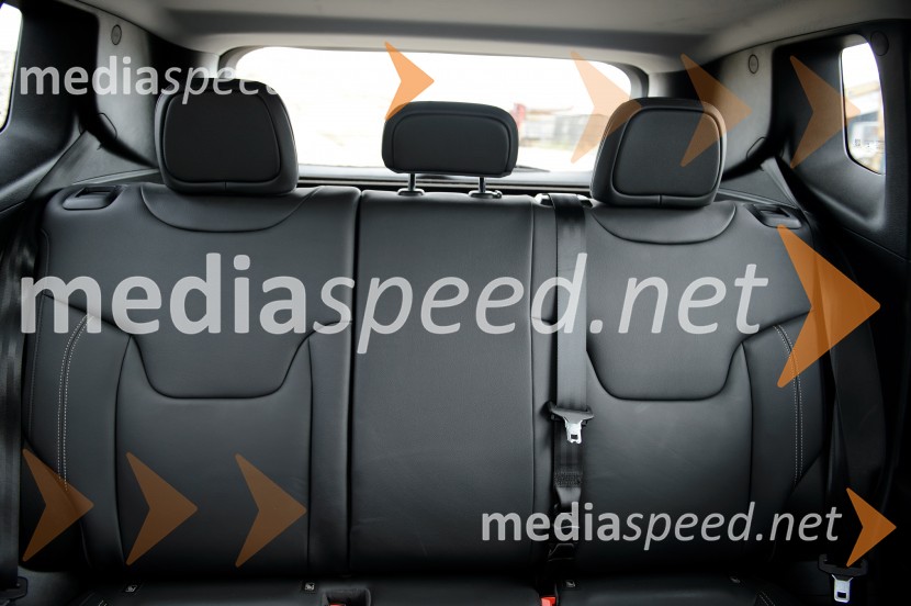 Jeep Renegade 2.0 Multijet 16v 140 AWD Limited, zadnja klopJeep Renegade 2.0 Multijet 16v 140 AWD Limited, mediaspeed test