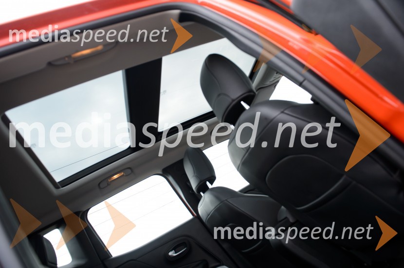 Jeep Renegade 2.0 Multijet 16v 140 AWD Limited, panoramski stropJeep Renegade 2.0 Multijet 16v 140 AWD Limited, mediaspeed test