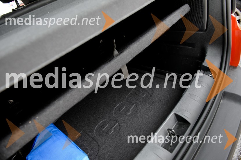 Jeep Renegade 2.0 Multijet 16v 140 AWD Limited, dvojno dno prtljažnikaJeep Renegade 2.0 Multijet 16v 140 AWD Limited, mediaspeed test