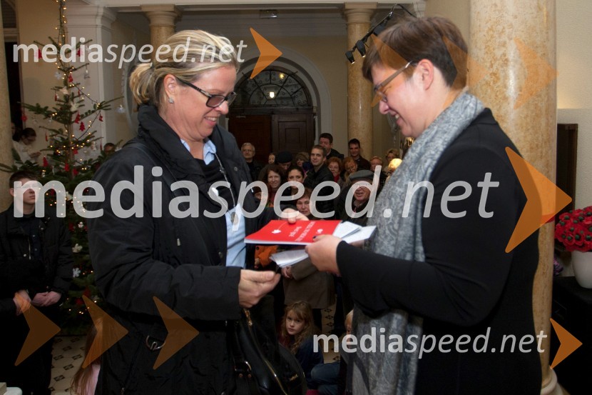  ... ; dr. Aleksandra  Berberih Slana, direktorica Muzeja narodne osvoboditve MariborSvet igrač, otvoritev razstave, Muzej narodne osvoboditve Maribor