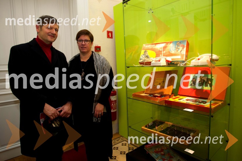  Primož Premzl, založnik in galerist; dr. Aleksandra  Berberih Slana, direktorica Muzeja narodne osvoboditve MariborSvet igrač, otvoritev razstave, Muzej narodne osvoboditve Maribor