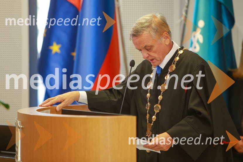 prof. dr. Ivan Krajnc, dekan, Medicinska fakulteta Univerze v MariboruSvečana podelitev diplom diplomantom Medicinske fakultete
