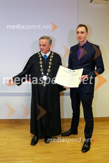 prof. dr. Ivan Krajnc, dekan, Medicinska fakulteta Univerze v Mariboru;  Peter Strašek, Medicinska fakulteta Univerze v MariboruSvečana podelitev diplom diplomantom Medicinske fakultete
