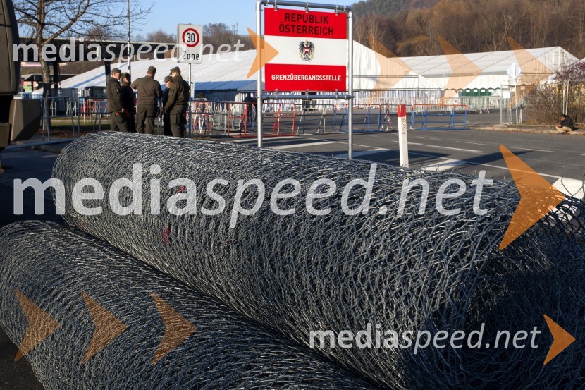 Postavitev žične ograje na meji z Avstrijo