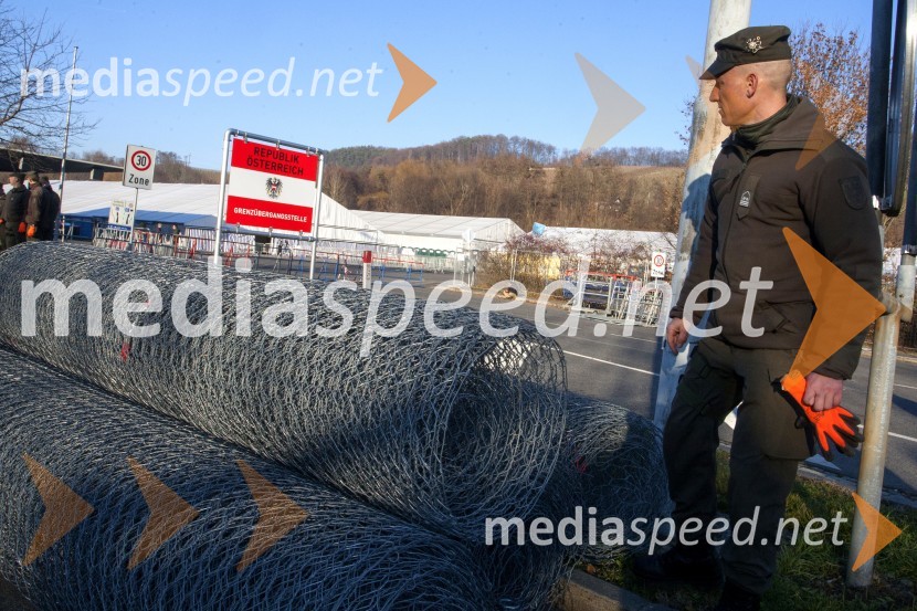 Postavitev žične ograje na meji z Avstrijo