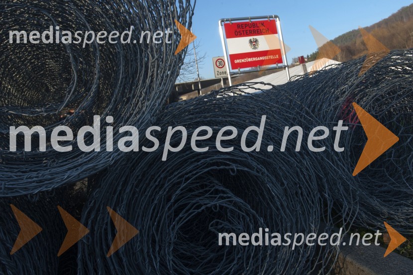 Postavitev žične ograje na meji z Avstrijo