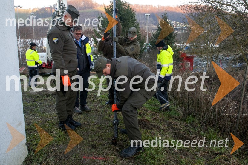 Postavitev žične ograje na meji z Avstrijo