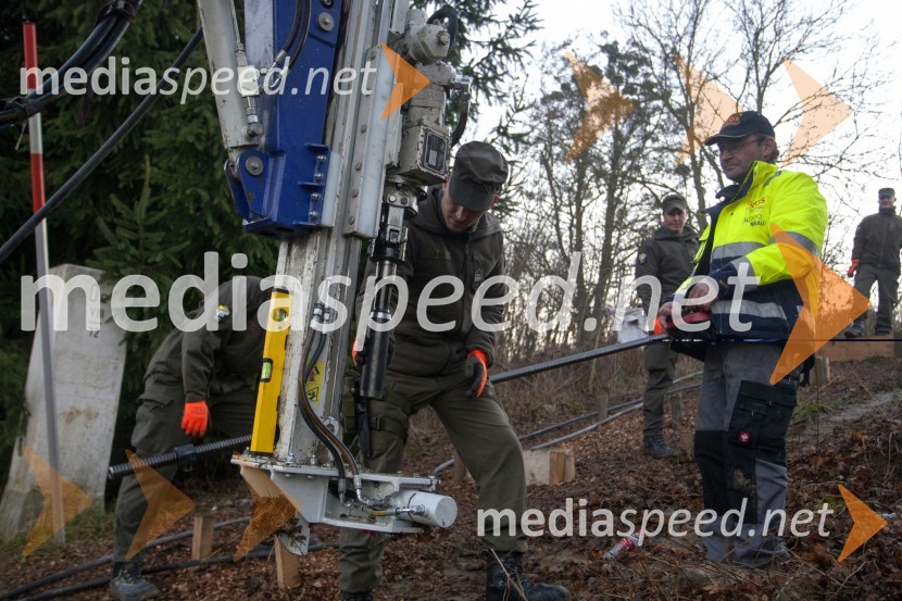 Postavitev žične ograje na meji z Avstrijo