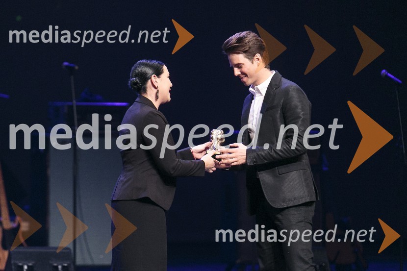  Lucija Mlinarič, kotalkarica;  Žan  Košir, deskar na sneguŠportnik leta 2015