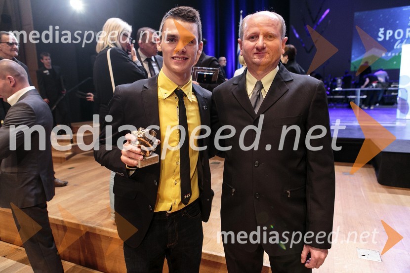  Tim Gajser, motokrosist (Motocross-Ski Gajser team);  Jože Zidar, predsednik Društva športnih novinarjev Slovenije Športnik leta 2015