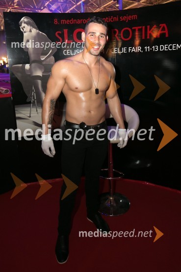 8. mednarodni erotični sejem sLOVErotika, Ogled fotografij ni priporočljiv za mlajše od 18 let!