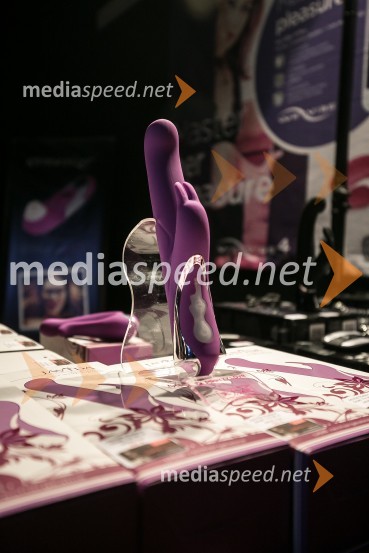 8. mednarodni erotični sejem sLOVErotika, Ogled fotografij ni priporočljiv za mlajše od 18 let!