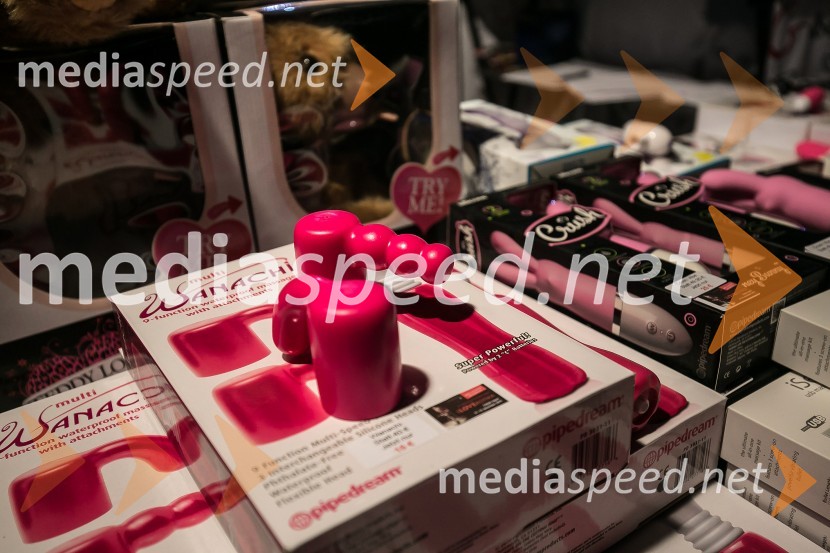 8. mednarodni erotični sejem sLOVErotika, Ogled fotografij ni priporočljiv za mlajše od 18 let!