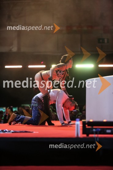 8. mednarodni erotični sejem sLOVErotika, Ogled fotografij ni priporočljiv za mlajše od 18 let!