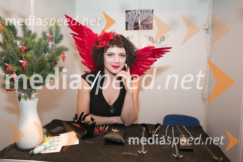 8. mednarodni erotični sejem sLOVErotika, Ogled fotografij ni priporočljiv za mlajše od 18 let!