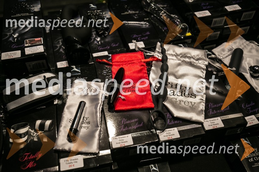 8. mednarodni erotični sejem sLOVErotika, Ogled fotografij ni priporočljiv za mlajše od 18 let!