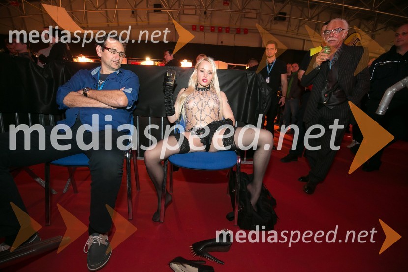 8. mednarodni erotični sejem sLOVErotika, Ogled fotografij ni priporočljiv za mlajše od 18 let!