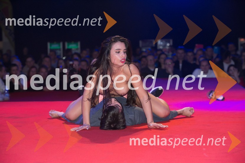 8. mednarodni erotični sejem sLOVErotika, Ogled fotografij ni priporočljiv za mlajše od 18 let!
