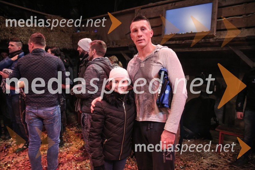  ... ;  Faki Čaušević, zmagovalec šova Kmetija: Nov začetekZmagovalec Kmetija: Nov začetek je Faki Čaušević