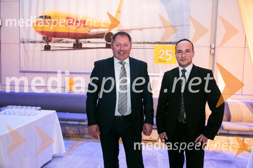  Matjaž Sirk, direktor DHL Express Slovenija;  Denis  Novak, komercialni direktor DHL Express SlovenijaManagerski koncert 2015