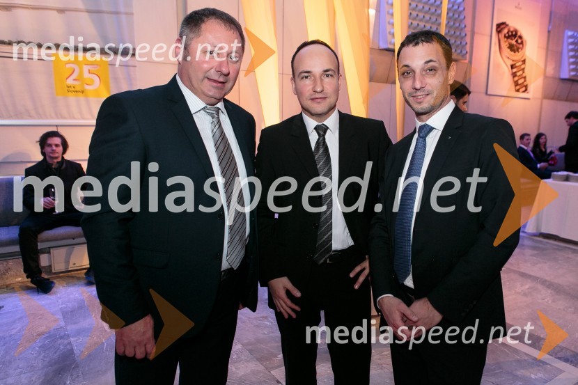  Matjaž Sirk, direktor DHL Express Slovenija;  Denis  Novak, komercialni direktor DHL Express Slovenija;  ... Managerski koncert 2015