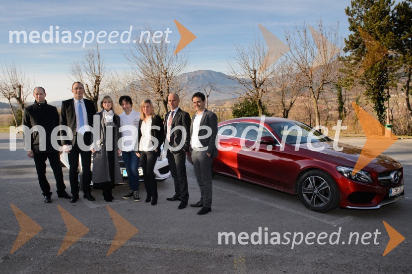  ... ;  Rasto Oderlap, direktor, podjetje Autocommerce d.o.o.;  Metka  Kejžar, vodja marketinga in odnosov z javnostmi, Autocommerce d.o.o.;  Tomaž Kavčič, kuharski mojster, Pri Lojzetu, Zemono;  Metka Orel, marketing, Autocommerce d.o.o.;  Andrej Bergant, direktor prodaje, Autocommerce d.o.o.;  Anej  Ferko, odnosi z javnostmi, Autocommerce d.o.o.Novi Mercedes Benz kupe razreda C