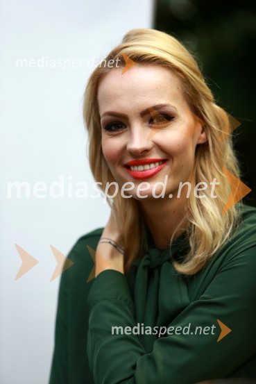  Tjaša  Kokalj Jerala, manekenka, voditeljicaZeliščno razvajanje v Botaničnem vrtu z blagovno znamko L’Angelica