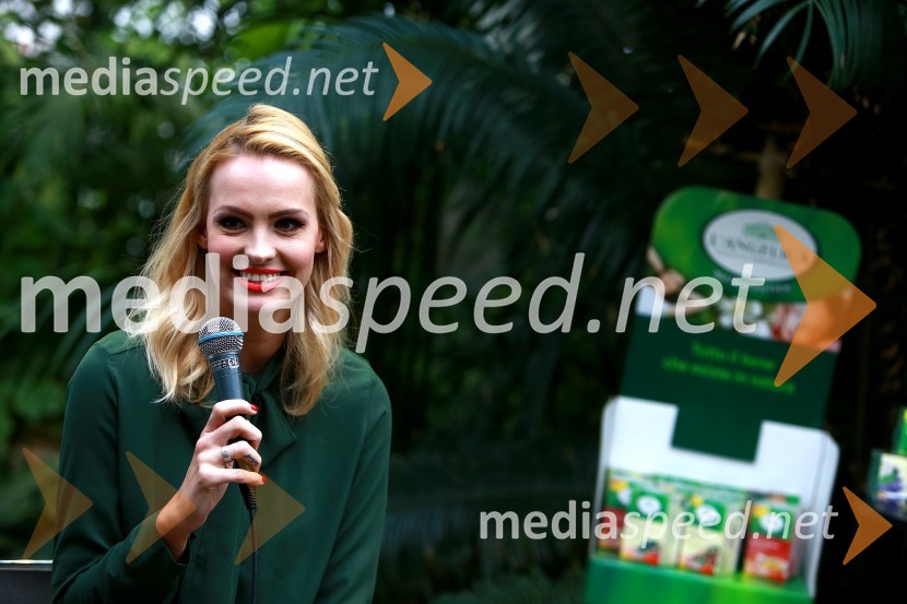  Tjaša  Kokalj Jerala, manekenka, voditeljicaZeliščno razvajanje v Botaničnem vrtu z blagovno znamko L’Angelica