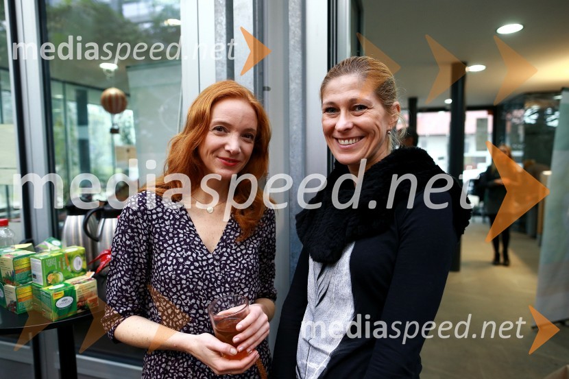  Mojca Mavec, voditeljica;  Andreja Comino, novinarkaZeliščno razvajanje v Botaničnem vrtu z blagovno znamko L’Angelica