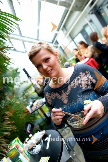  Maja Brce, kozmetičarkaZeliščno razvajanje v Botaničnem vrtu z blagovno znamko L’Angelica