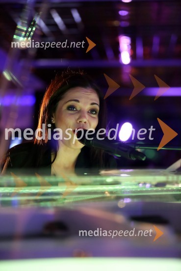  Jana Šušteršič, pevka, zmagovalka šova Slovenija ima talent 2014SVETovna VIP zabava 2015