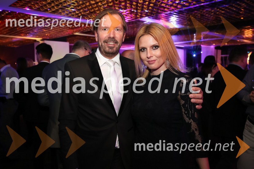  Gianni Rijavec, glasbenik;  Patricija Simonič, umetnicaSVETovna VIP zabava 2015