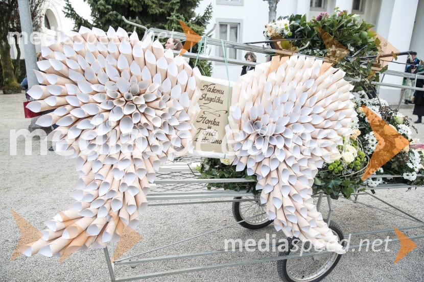 Zadnje slovo od Simone WeissZadnje slovo od Simone Weiss