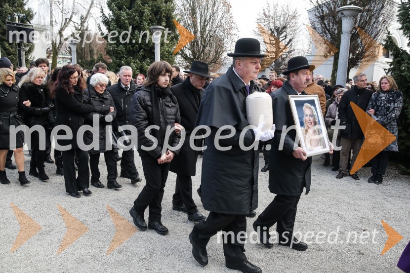 Zadnje slovo od Simone WeissZadnje slovo od Simone Weiss