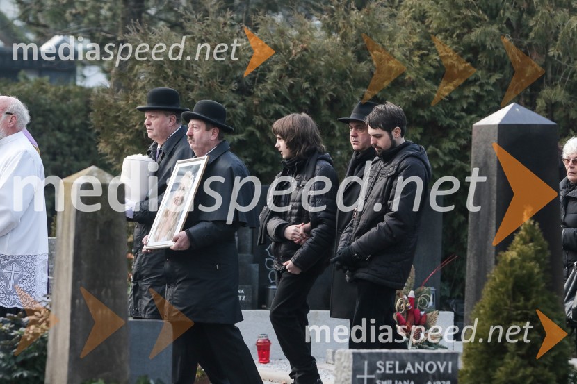  ... ;  ... ;  Rene  Šarac;  Goran  Šarac;  Simon ŠaracZadnje slovo od Simone Weiss