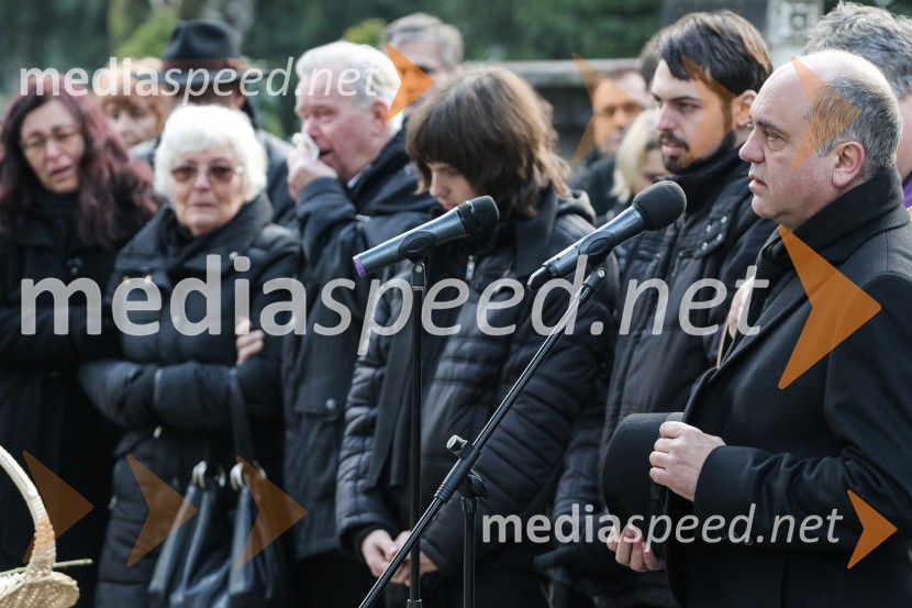  ... ;  ... ;  Rene  Šarac;  Simon Šarac;  Goran  ŠaracZadnje slovo od Simone Weiss