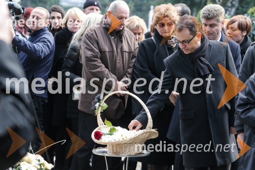  Miki Šarac, glasbeni managerZadnje slovo od Simone Weiss