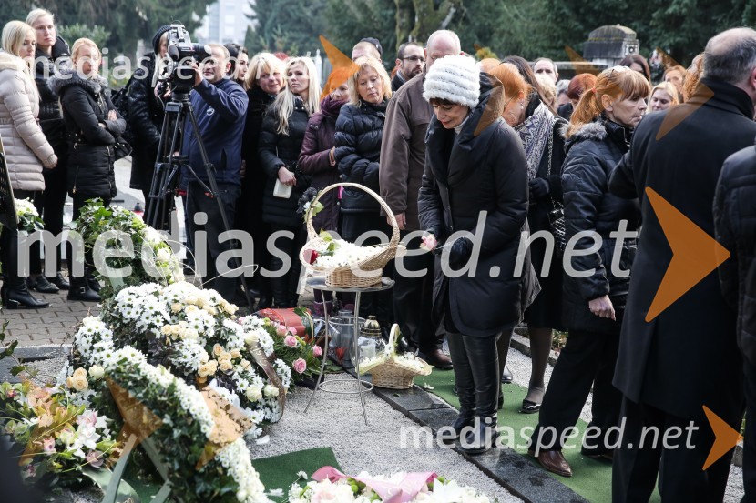 dr. Manca Košir, publicistkaZadnje slovo od Simone Weiss