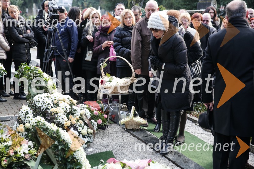 dr. Manca Košir, publicistkaZadnje slovo od Simone Weiss
