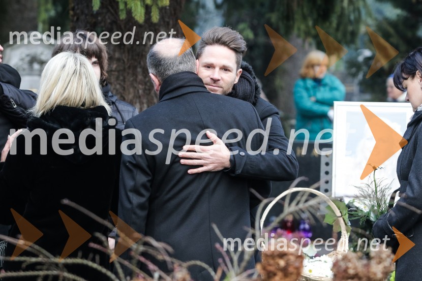  ... ;  Sebastian Podgornik, pevec in plesalecZadnje slovo od Simone Weiss