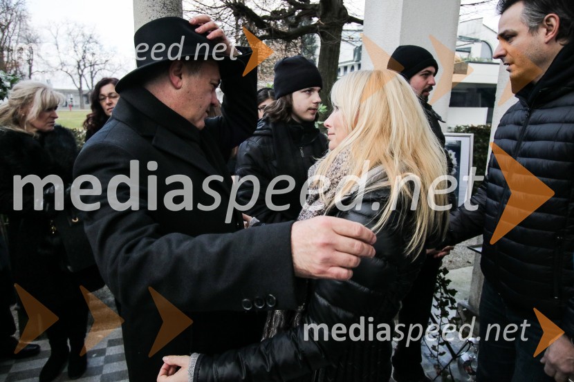  Goran  Šarac;  Saša Lendero, pevka, voditeljicaZadnje slovo od Simone Weiss