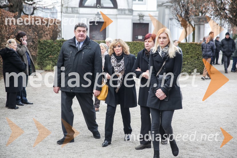  ... ;  Tereza Kesovija, pevka;  ... ;  ... Zadnje slovo od Simone Weiss