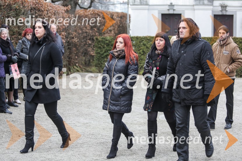  ... ;  Tanja Žagar, pevka;  ... ;  ... Zadnje slovo od Simone Weiss