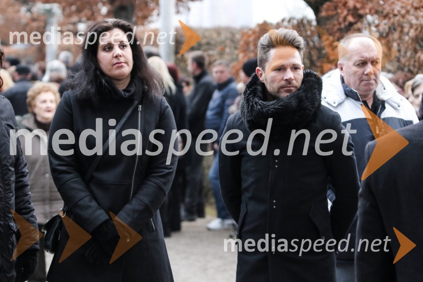  ... ;  Sebastian Podgornik, pevec in plesalecZadnje slovo od Simone Weiss