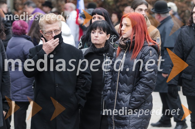  ... ;  ... ;  Tanja Žagar, pevkaZadnje slovo od Simone Weiss