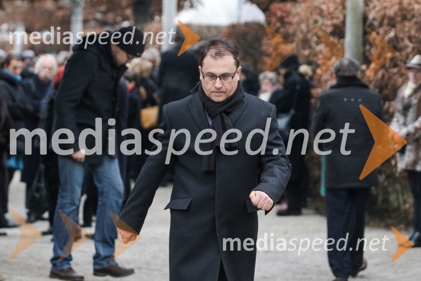  Miki Šarac, glasbeni managerZadnje slovo od Simone Weiss