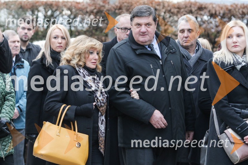  Tereza Kesovija, pevka;  ... Zadnje slovo od Simone Weiss